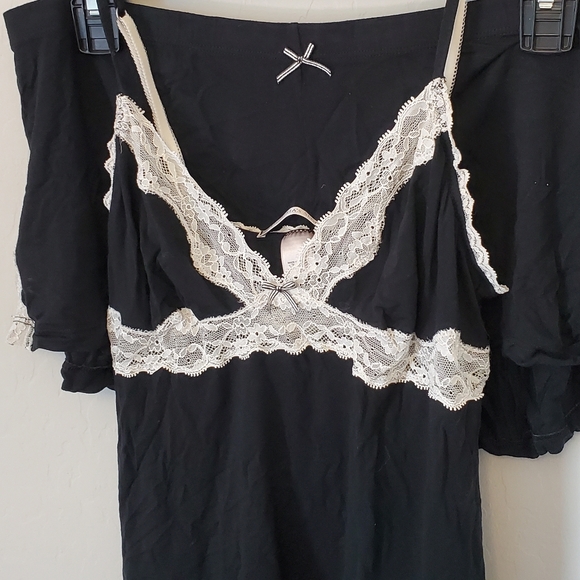 Vintage Victoria's Secret Black and Cream Lace Chemisole and Shorts Set - Picture 2 of 7
